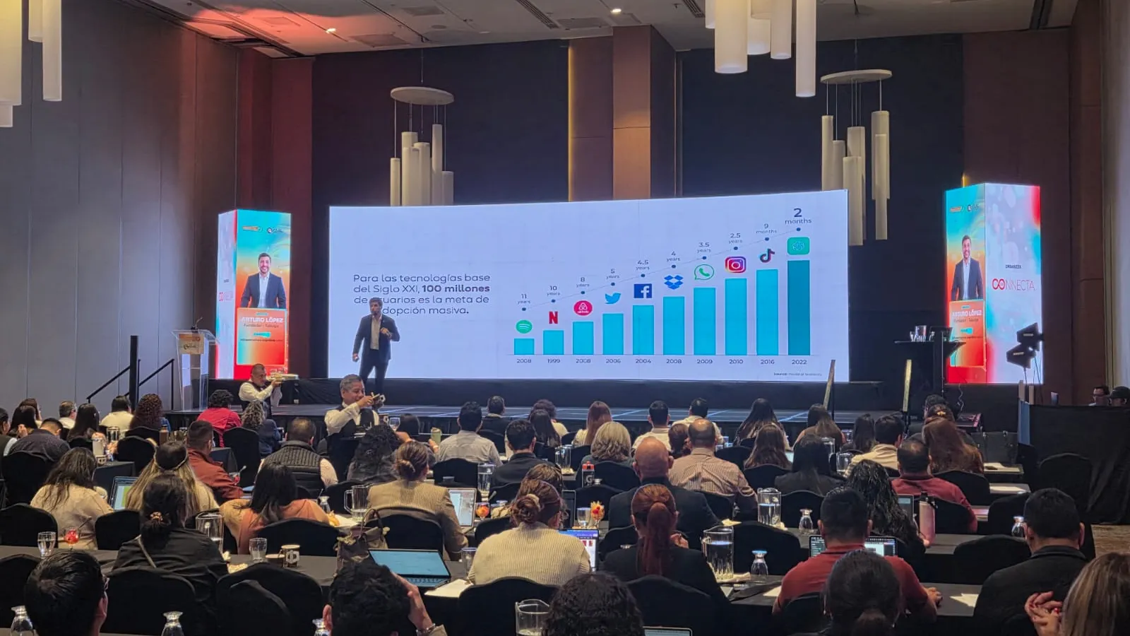 El fundador de Tabuga lleva el concepto de infraestructura cognitiva al B2B Marketing Tech Summit en Guatemala