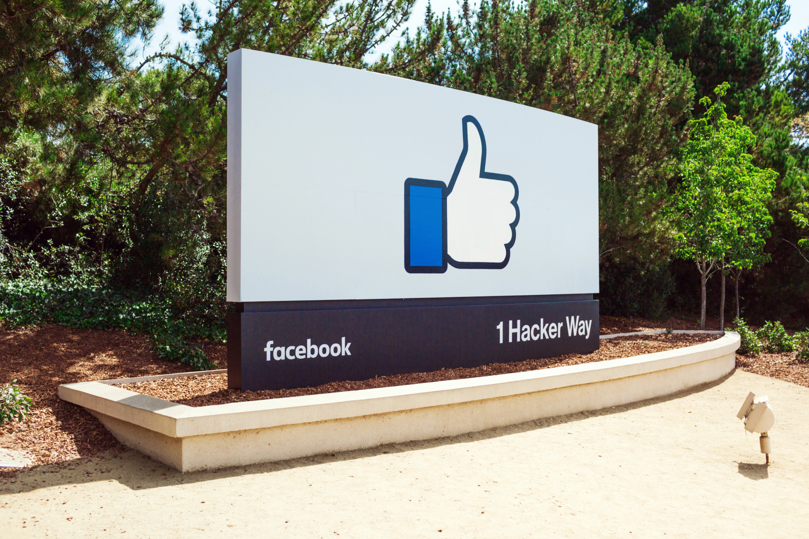 La Estrategia de Facebook para conquistar el Internet