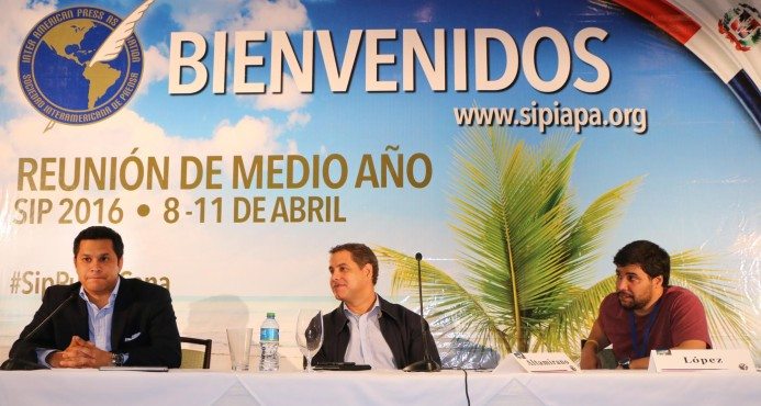 Destacan importancia de medios frente redes