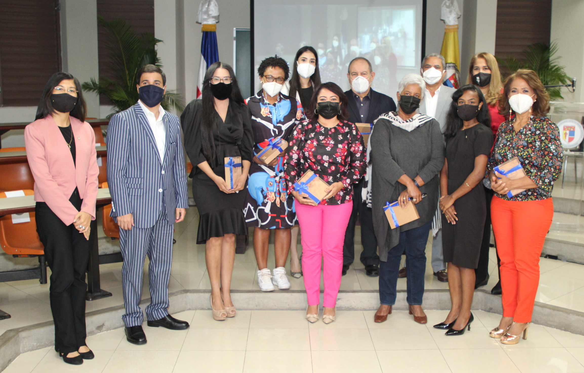 PUCMM celebra conversatorio con periodistas